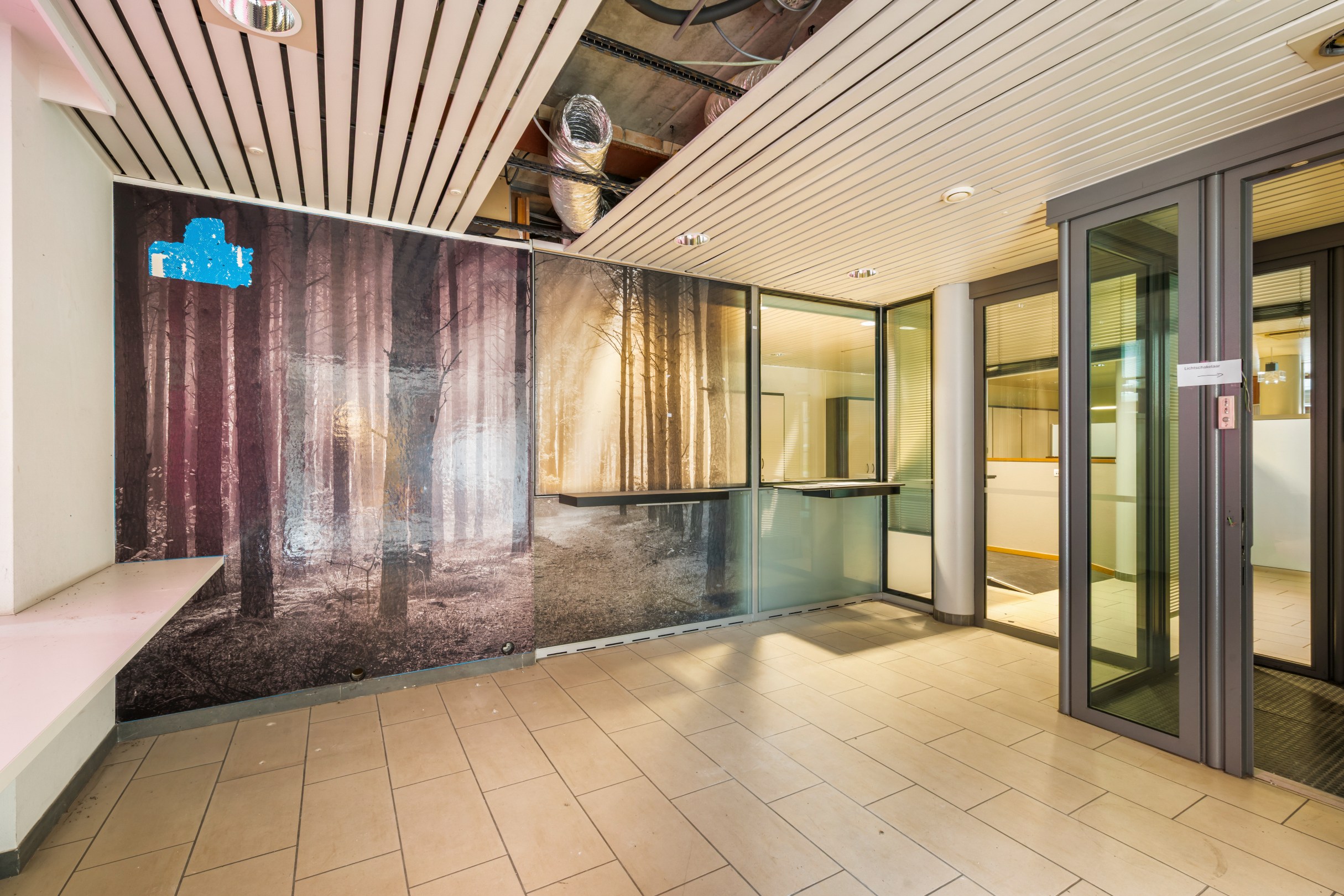 Rez-de-chaussée commercial de 332m² avec 6 places de parking - photo 5