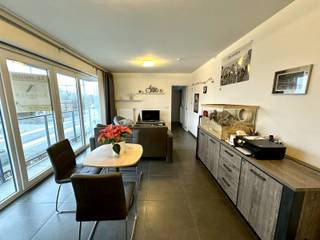 Gunstig gelegen 1 slaapkamer appartement nabij station. Indeling: inkomhal met inbouwkast en aansluiting voor wasmachine en droogkast (5,40m²),...