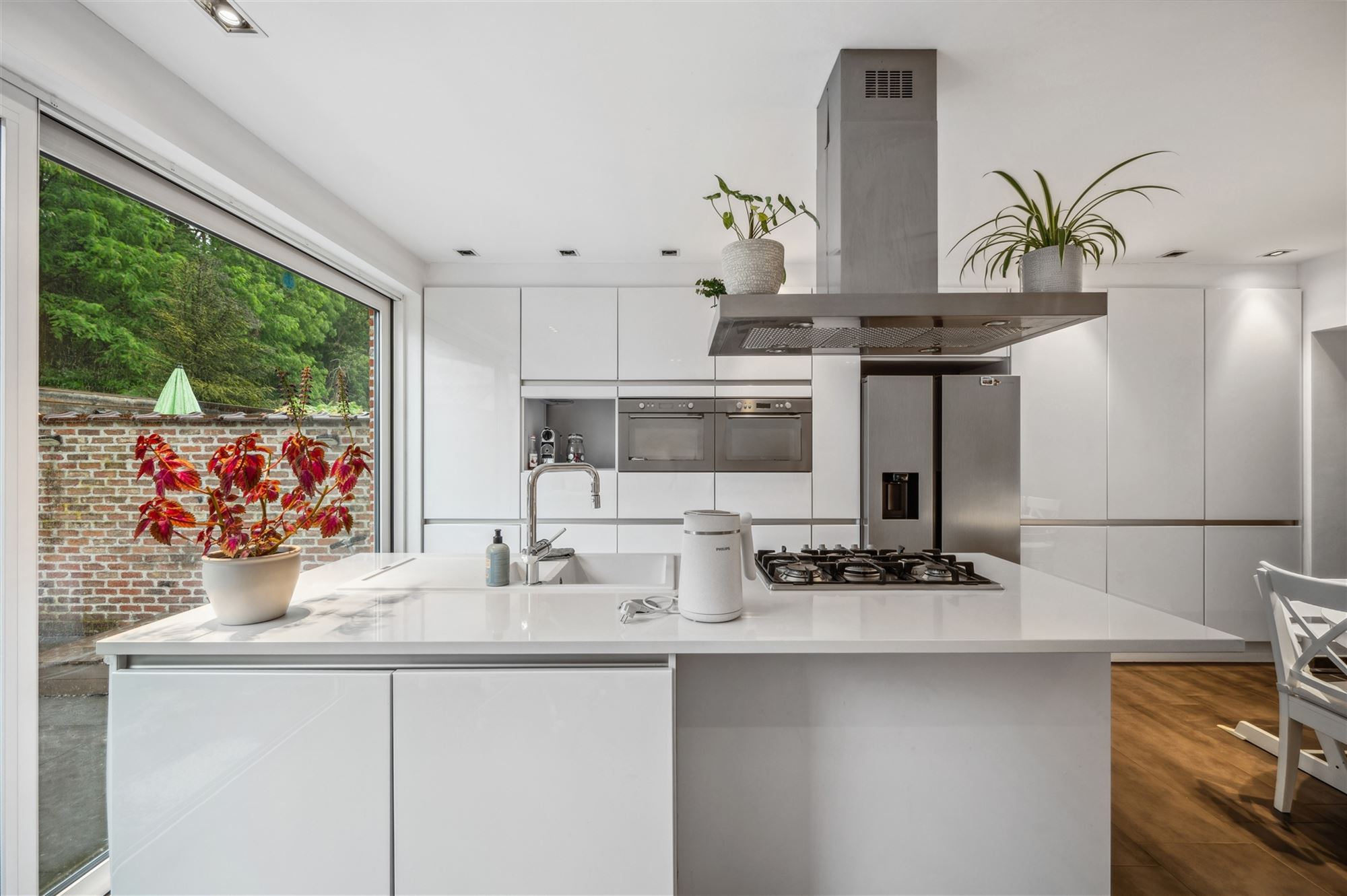 Gesloten bebouwing met  3 kamers, zolder en tuin - foto 5