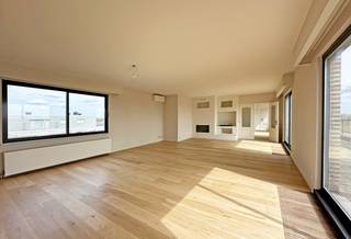 Mooi verzorgd appartement met zeer groot terrasDit mooie appartement is gelegen in een rustige buurt in Mortsel, dichtbij de grens met Edegem.Hier...