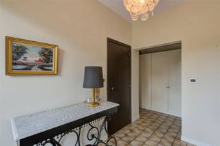 IN OPTIE: In een aangename woonwijk, in een doodlopende straat, vlakbij het centrum van Grobbendonk, vind je deze ruime woning op een perceel van...