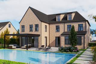 Voor meer info en foto’s, surf naar www.swevers.be – Op een uitzonderlijk perceel van 21 are biedt deze bouwgrond aan de Meylandtlaan in Heusden-Zolder een unieke kans voor wie op zoek is naar ruimte, rust én bereikbaarheid. Met een perceeloppervlakte van 2.100 m², 30 meter breedte en 70 meter diepte zijn er tal van bouwmogelijkheden. Dankzij de zuidwestelijke oriëntatie geniet je van optimale zoninval in tuin en woning. Er mag een vrijstaande ééngezinswoning gebouwd worden met een maximale bouwdiepte van 15 meter, een bouwhoogte tot 6 meter en een bebouwbare oppervlakte van 225 m². De dakvorm is vrij te kiezen, wat extra architecturale vrijheid biedt. De getoonde villa is ter indicatie. De ligging is ideaal: openbaar vervoer op 650 meter, scholen op 1 km, ontspanning en horeca binnen een straal van 2 km en de autosnelweg vlot bereikbaar op 5 km. De Meylandtlaan is een rustige, residentiële straat – perfect voor gezinnen. Voor meer informatie, bel 011 255 155.