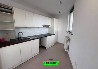 Dit knusse 1-slaapkamerappartement is gelegen in een verzorgde residentie met lift, op de zesde verdieping. Dankzij de hoge ligging geniet...