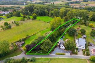 +++ Berendries 62, Michelbeke +++ <br />
<p><span>Op zoek naar een prachtig perceel voor de bouw van uw droomwoning? Op de </span><strong><span>Berendries in Brakel</span></strong><span> bieden wij deze ruime bouwgrond van maar liefst </span><strong><span>34a 52ca</span></strong><span> aan, geschikt voor </span><strong><span>open bebouwing</span></strong><span>. </span><span>Het perceel is gelegen in een </span><strong><span>rustige en landelijke omgeving</span></strong><span>, omringd door het typische glooiende landschap van de Vlaamse Ardennen. Hier geniet u volop van </span><strong><span>ruimte, groen en privacy</span></strong><span>, terwijl het centrum van Brakel en de nodige winkels, scholen en andere voorzieningen vlot bereikbaar blijven. </span><span>Dankzij de royale perceeloppervlakte biedt deze bouwgrond tal van mogelijkheden voor wie droomt van een vrijstaande woning met een </span><strong><span>ruime tuin en een prachtig groen kader</span></strong><span>. </span><span>Een mooie opportuniteit voor wie landelijk en rustig wil wonen zonder volledig afgelegen te zijn.</span></p>
<p><span>Meer informatie of interesse?</span><br /><span>📞 </span><strong><span>0478/05 90 69</span></strong><br /><span>✉️ </span><strong><span>info@immoteam.be</span></strong></p>