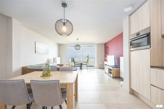 Zeer recent appartement met frontaal zeezicht gelegen op de 2e verdieping van de Residentie Vision met als indeling : inkomhal, ruime en...