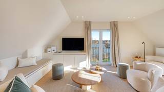 Prachtig instapklaar appartement aan het mooie Zegemeer, waar rust, comfort en een schitterend uitzicht samenkomen. Vanuit de leefruimte en...