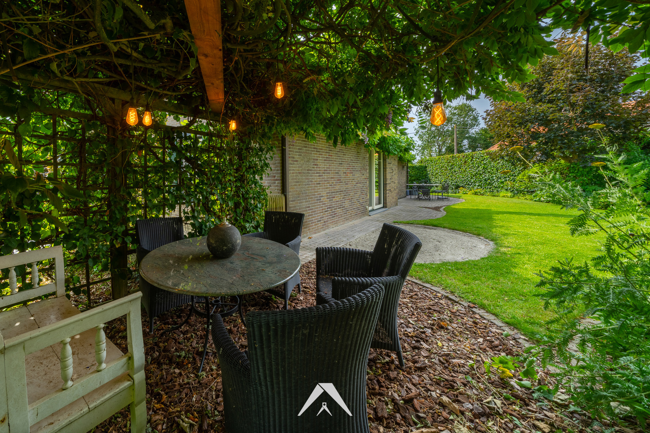 Villa met ruime tuin op residentiële toplocatie in Bellegem! - foto 5