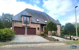  Exclusieve, instapklare villa met authentieke charme en moderne luxe Welkom in deze prachtig onderhouden villa, waar authenticiteit en hedendaags...