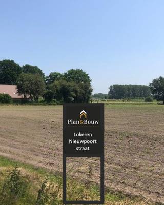 In de rustige en groene Nieuwpoortstraat 20 in Lokeren vind je een laatste, uitzonderlijk villaperceel van 913 m² te koop. Dit zuidgerichte...