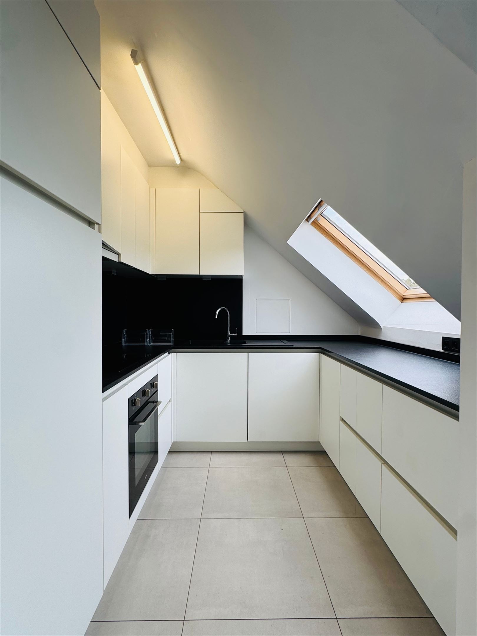 Dakappartement met twee slaapkamers en carport - foto 4