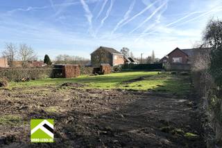 Dit perceel bouwgrond is gelegen in een rustig zijstraatje in het landelijke Vechmaal.<br /><br />Het perceel komt in aanmerking voor open bebouwing .<br /><br />De breedte van het perceel is 17,48 meter met een diepte van 41,98 meter, de bouwbreedte bedraagt ongeveer 11,50 meter.<br />Bouwvorm: woning met 2 verdiepingen, gelijkvloers 17m bouwdiepte, verdieping 12m en vrije dakvorm.<br />De tuin is zuid tot zuidoost gericht.<br /><br />INTERESSE? Contacteer ons kantoor op het nummer 012 23 00 23 of mail uw vragen aan roland@immo-leroi.be.