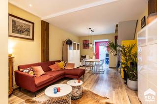 Ben je op zoek naar een instapklare stadswoning met 4 slaapkamers in een centrale, maar rustige omgeving? Gevonden!Op wandelafstand van het station...