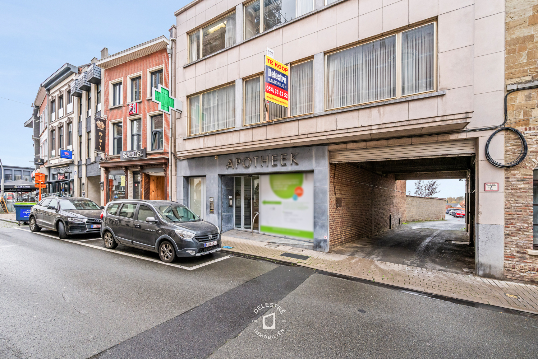 ERG RUIME MULTIFUNCTIONELE EIGENDOM MET 3 GARAGES  - foto 1