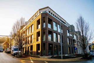 Ben je op zoek naar een modern en energiezuinig appartement in het hartje van Aarschot? Dan past dit appartement perfect bij wat je zoekt! Met 2 slaapkamers, een moderne badkamer, een eigen parkeerplaats en fietsenstalling biedt dit appartement alle comfort. Het appartement is uitgerust met een warmtepomp, wat zorgt voor een efficiënte en duurzame verwarming. Bovendien bevindt het appartement zich op een toplocatie, op slechts enkele minuten van winkels, scholen en openbaar vervoer. Ideaal voor wie centraal en comfortabel wil wonen!<br /><br />De maandelijkse provisie voor de gemeenschappelijke kosten bedragen 100,00 EUR.