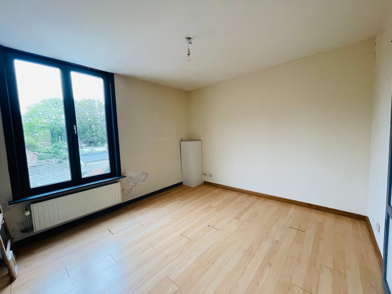 Assebroek, leuk ENERGIEZUINIG gezellig  instapklaar woonhuis met 3 SLAAPKAMERS en tuintje - photo 5