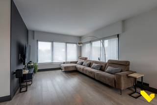 Energiezuinige instapklare splitlevelwoning met ruime hal.Bent u op zoek naar een instapklare woning met veel ruimte en professionele mogelijkheden...