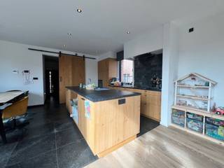 Op zoek naar een woning die het beste van twee werelden combineert? Dit uitzonderlijk ruime appartement van 128 m² biedt alle voordelen van...