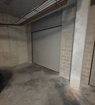 Te koop: gesloten garage (18,37 m²) in Machelen, gelegen in een recent gebouw uit 2011, vlakbij belangrijke invalswegen.Deze praktische garage maakt...