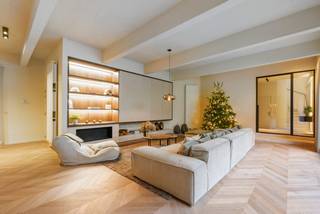 In een charmante zijstraat van de iconische Marnixplaats, verscholen in alle rust maar op wandelafstand van het bruisende stadsleven, bevindt zich...