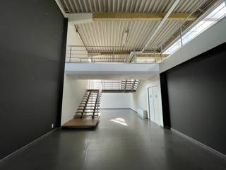 Fantastisch gelegen kantoorruimtes met een totale oppervlakte van 2.168 m² te huur langs de R0 te Wemmel. De kantoren situeren zich op...