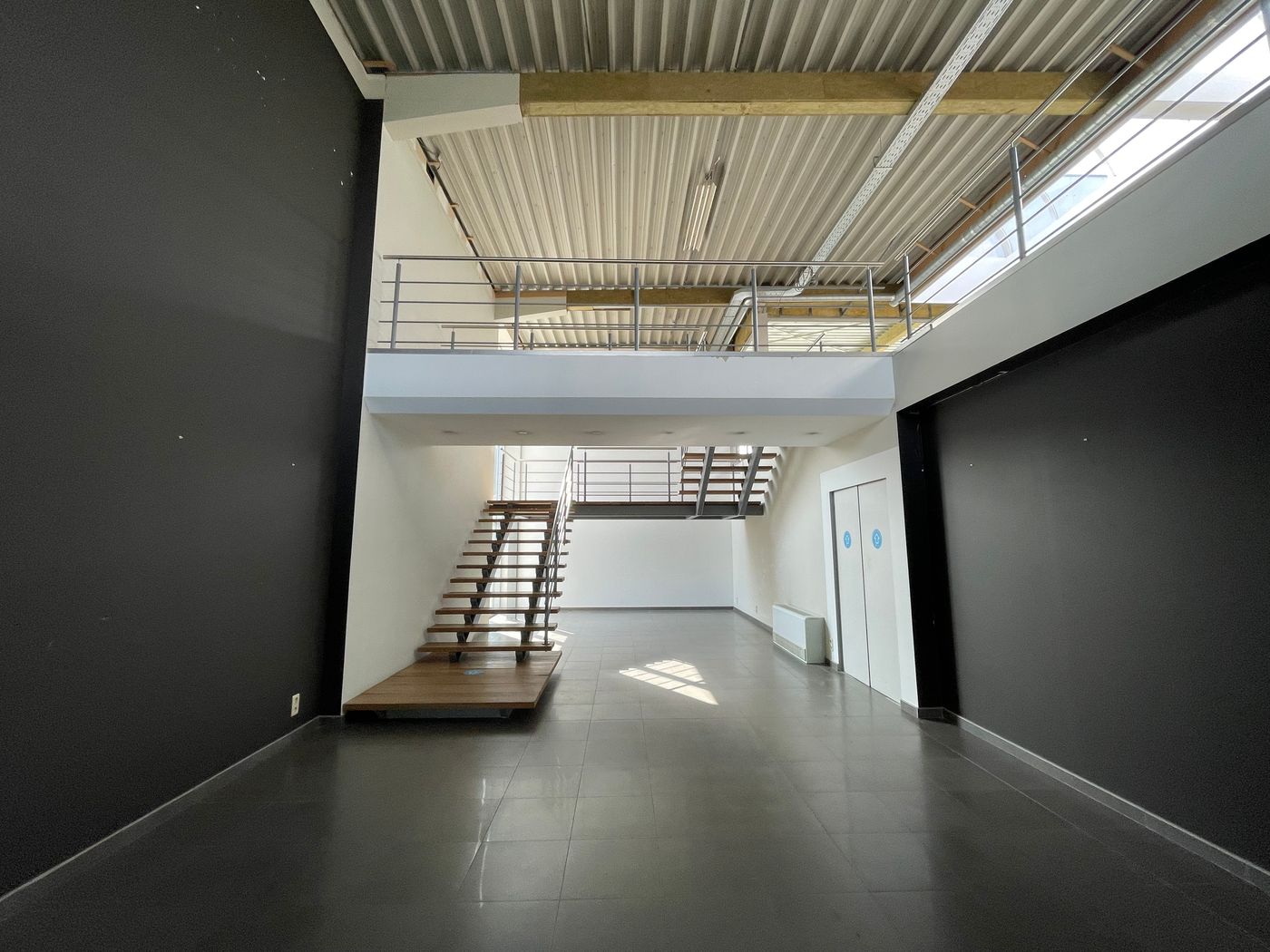 Kantoorruimte van 2.168 m² met opslagruimte te huur te Wemmel - foto 2