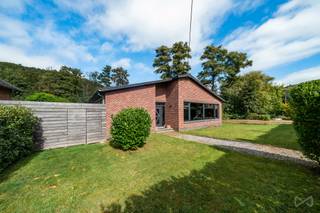 Contact : Sabrina - 071 15 87 87 - charleroi@weinvest.beSituée dans un quartier résidentiel prisé et d’un calme absolu, cette superbe villa de...