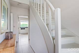 Mooi gerenoveerde woning, halfopen bebouwing op 556m². Het eigendom is rustig gelegen kortbij het dorp van Sint-Lenaarts, winkels en openbaar...