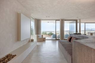 Ontdek dit uitzonderlijke gelijkvloerse nieuwbouwappartement van 149 m² met frontaal zeezicht op de verkeersvrije zeedijk van Zeebrugge. Hier...