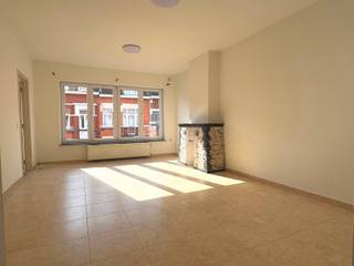 Dit aangename appartement in Anderlecht biedt een comfortabele indeling en een praktische woonomgeving. De leefruimte is licht en uitnodigend en...