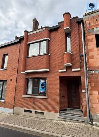 Row house to modernize with character, quietly located near the center of Lower BrackishGuide price: €199,000 euro Looking for a charming home with...