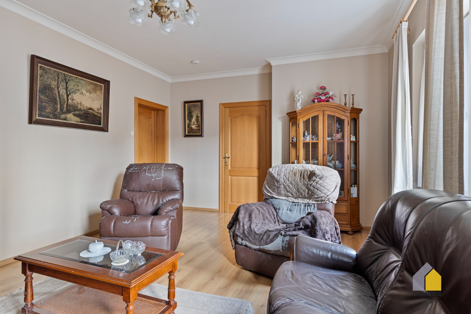 Te renoveren woning met 4 slpks, polyvalente ruimte en knusse tuin. - foto 3