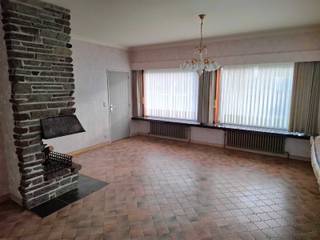 Ruime woning op 38a te Geel-Larum bestaande uit: inkomhal, leefruimte, keuken, apart toilet, wasplaats, berging, zij- en achterinkom,...