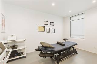 Desselgem: praktijkruimte/handelsruimte met veel potentieel te huur. Deze commerciële ruimte van 110 m² is uitstekend gelegen op een zeer zichtbare...