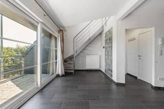 [[ DIT PAND NEEMT DEEL AAN DE ERA OPEN HUIZEN DAG OP 19/9 VAN 17:30 TOT 18:30 ]]
Te koop: instapklaar appartement in Baasrode met een prachtig groen uitzicht op het water.
<p>Dit appartement combineert comfort en rust, met twee gezellige terrassen waar u heerlijk kunt ontspannen. De ligging in een groene omgeving aan de rand van het water maakt het ideaal voor lange wandelingen en fietstochtjes. Bovendien bevindt u zich nabij scholen, openbaar vervoer, het treinstation en belangrijke invalswegen.</p>

<p>Belangrijkste ruimtes:<br />• Ruime living (38 m²) met veel lichtinval en toegang tot terras.<br />• Volledig ingebouwde keuken (10 m²) met inductiekookplaat, oven, vaatwasser en ingemaakte kasten.<br />• Slaapkamer (29 m²) met voldoende ruimte voor een zithoek.<br />• Badkamer (6 m²) met ligbad, dubbel spoelbak en toilet.<br />• Twee terrassen (6 m² en 7 m²) met uitzicht op groen en water.<br />• Berging (3 m²) met aansluitingen voor wasmachine en droogkast.<br />• Garage (16 m²). (Verplicht aan te kopen aan 25.000 euro)</p>

<p>Troeven:<br />• Prachtig instapklaar appartement met groen uitzicht op het water.<br />• Twee gezellige terrassen om tot rust te komen.<br />• Ideaal voor lange wandelingen en fietstochtjes.</p>

<p>Neem vandaag nog contact op met uw ERA-makelaar voor een bezoek.</p>

<p> </p>

<p>JOUW DROOMAPPARTEMENT. ZO GEVONDEN!</p>