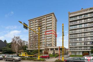 Dit ruim en lichtrijk appartement is gelegen op de gegeerde Parklaan in Aalst, op enkele stappen van het Stadspark, op wandelafstand van het...