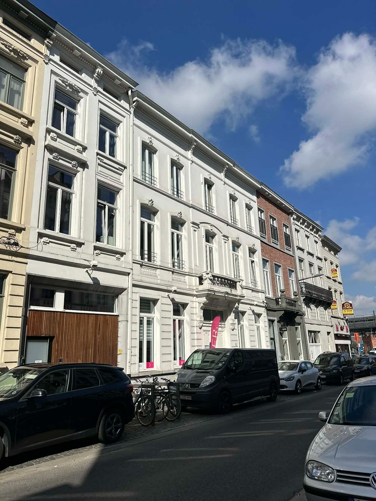 QUASI NIEUWBOUW 125 m2 MET 3 SLAAPKAMERS EN RUIM TERRAS OPEN ZICHT - foto 2