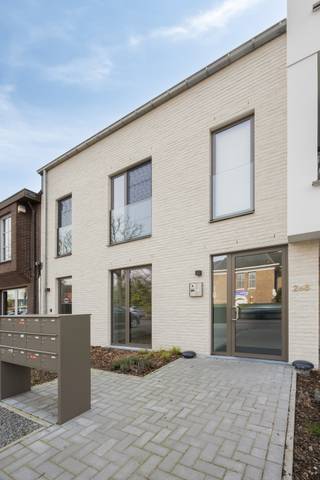 Ontdek dit prachtig nieuwbouwappartement (bouwjaar 2025), gelegen aan de Handelslei 268 te Zoersel. Dit stijlvolle gelijkvloers appartement...