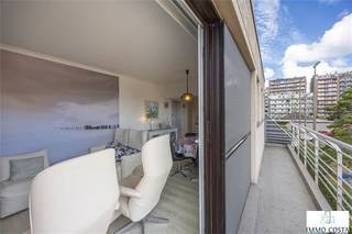 Residentie "Golf" – Gerenoveerd appartement met 2 slaapkamers en terras. In de charmante residentie "Golf", gebouwd in villabouwstijl en steeds...