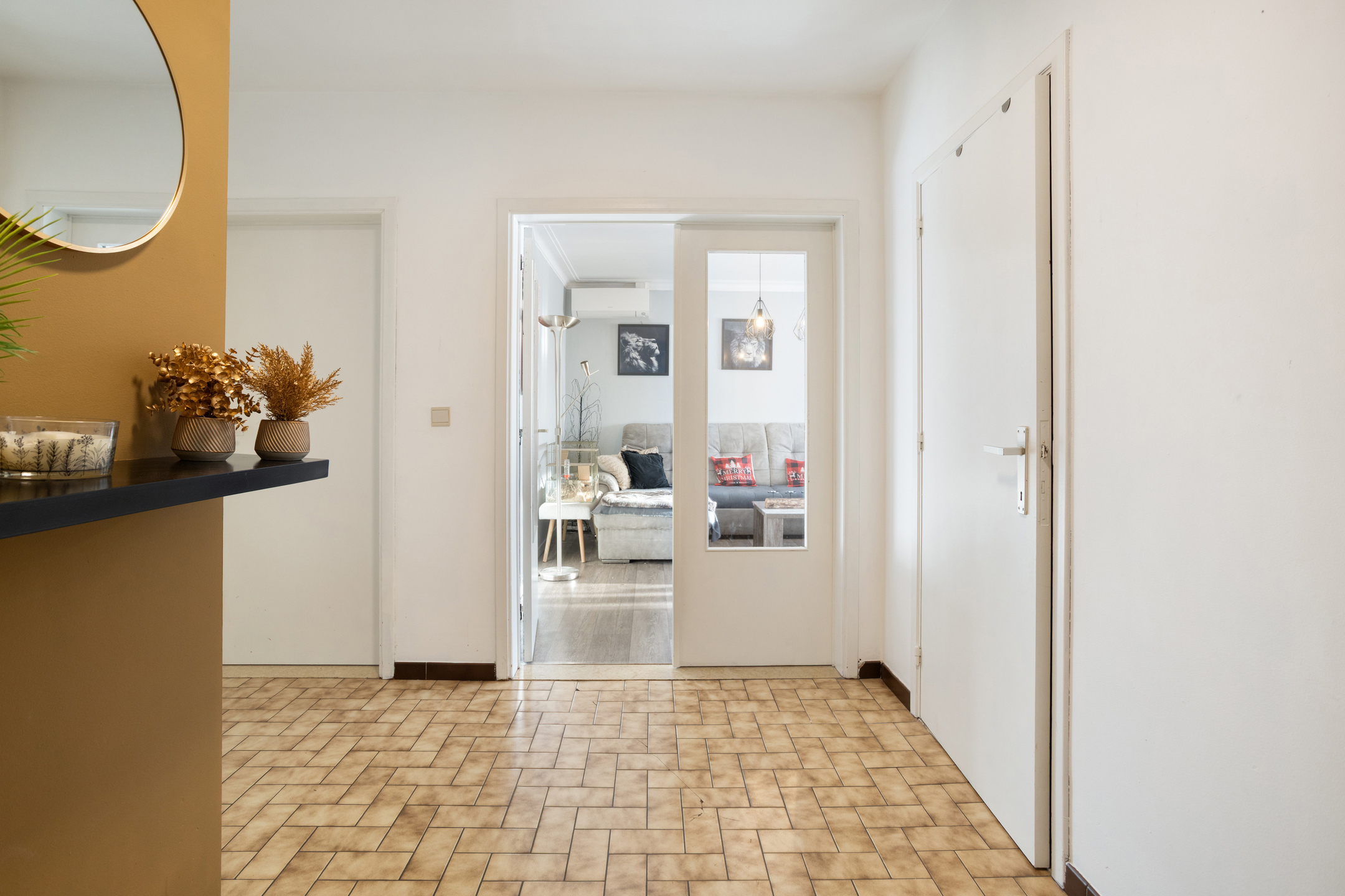 Ruim 2-slaapkamer appartement met terras en garagebox. - foto 3