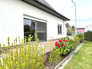 Deze GELIJKVLOERSE woning is gelegen op een zeer goede verbinding tussen Zottegem & Erpe Mere.De bungalowwoning is volledig omgeven door de...