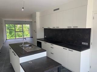 Dit energiezuinige appartement in de Moerstraat is volledig conform en combineert een praktische indeling met alle comfort voor modern wonen.Bij het...