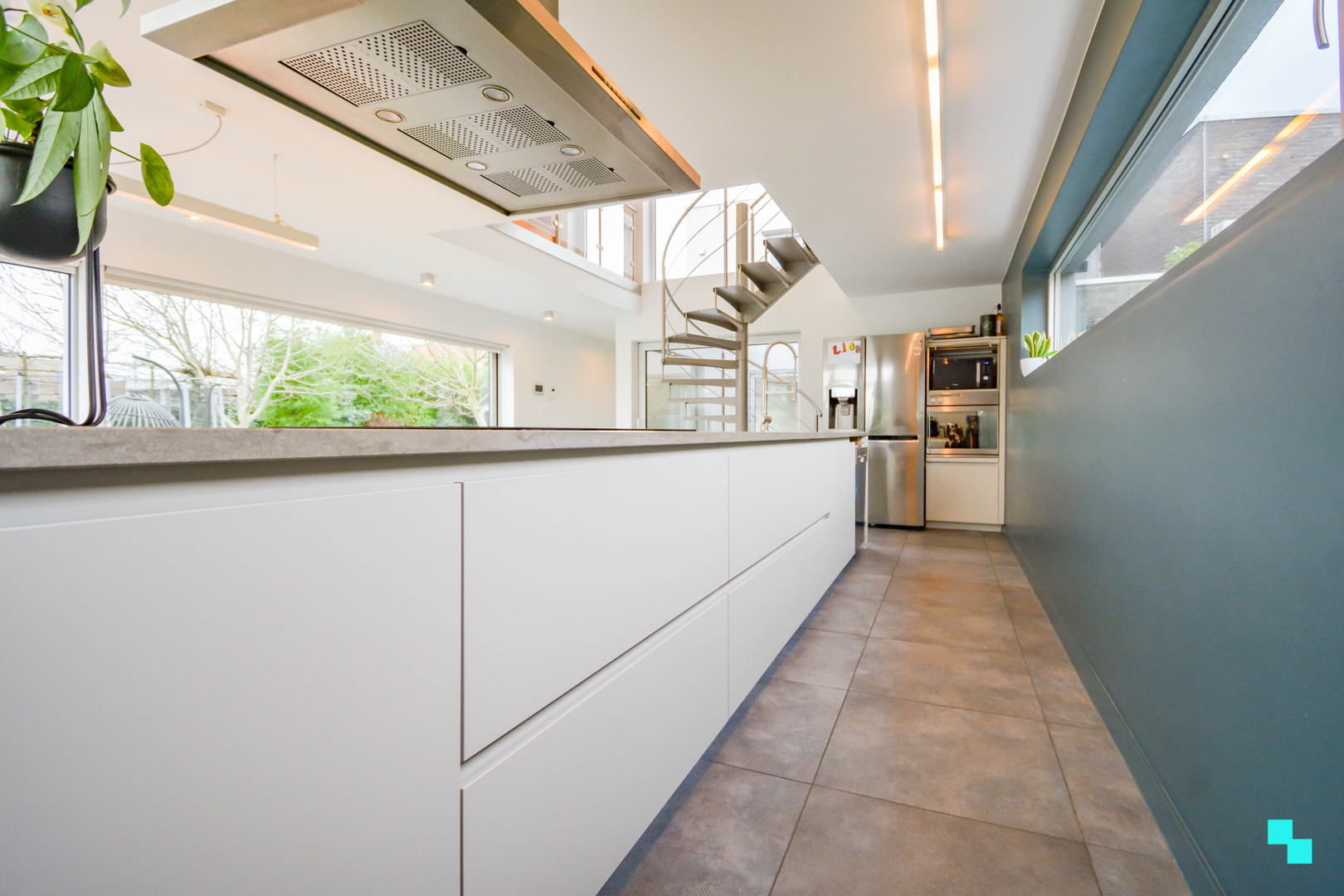 Bijzonder lichtrijke, moderne woning met zwembad te Izegem - photo 5