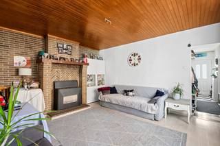 <p>Bent u op zoek naar een boeiend renovatieproject met karakter? Deze halfopen bebouwing uit 1930 biedt de perfecte basis om uw droomwoning te realiseren. Gelegen op een mooi perceel van 330 m² in Berlare, biedt deze eigendom volop mogelijkheden voor wie graag de handen uit de mouwen steekt.</p>