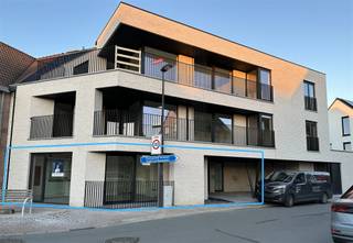 ENERGIEZUINIG EN KWALITATIEF NIEUWBOUWAPPARTEMENT MET 2 SLAAPKAMERS OP TOPLIGGING IN HARTJE AARSELEIn hartje Aarsele, vinden we dit kwalitatief...