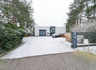 Multifunctioneel KMO gebouw met woonst, centraal gelegen in industrie maar toch op wandelafstand van het centrum. Het gebouw omvat een grote loods...