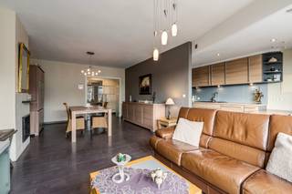 [[ DIT PAND NEEMT DEEL AAN DE ERA OPEN HUIZEN DAG OP 19/9 VAN 16:00 TOT 17:00 ]]
<p>Appartement in het hartje van Oostende, op een boogscheut van de dijk, het strand en de winkelstraat.</p>

<p> </p>

<p>Dit appartement combineert een centrale ligging met een vlotte bereikbaarheid en alle dagelijkse voorzieningen binnen handbereik. Gelegen in het centrum van Oostende geniet u hier van de nabijheid van de zee, de zeedijk, winkels, openbaar vervoer, het station en groene zones. De lichtrijke living en het praktische terras zorgen voor een aangename woonbeleving in de stad. Dankzij de twee slaapkamers is dit appartement geschikt als vaste woonst, tweede verblijf of investering aan de kust. Een interessante opportuniteit voor wie comfortabel wil wonen nabij strand en stadsleven.</p>

<p> </p>

<p>Belangrijkste ruimtes:<br />• Living met aangename lichtinval<br />• Keuken met praktische indeling<br />• Badkamer met aansluiting voor wasmachine en droogkast<br />• 2 slaapkamers<br />• Berging voor extra opslagruimte<br />• Terras<br />• Privatieve ruime kelder</p>

<p> </p>

<p>Troeven:<br />• Gelegen in het hartje van Oostende<br />• Op een boogscheut van de dijk en het strand<br />• Nabij winkelstraat, station en openbaar vervoer</p>

<p> </p>

<p>Neem vandaag nog contact op met je ERA-makelaar voor een bezoek.</p>

<p> </p>

<p>JOUW DROOMAPPARTEMENT. ZO GEVONDEN!</p>
