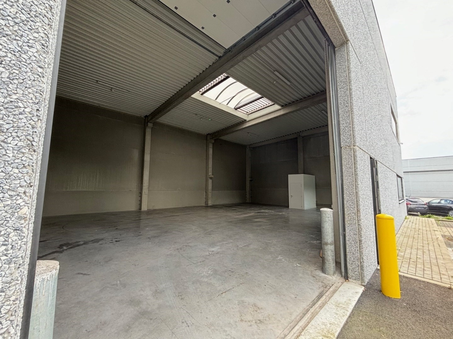 Recente KMO loods van 233m² met parking - foto 4