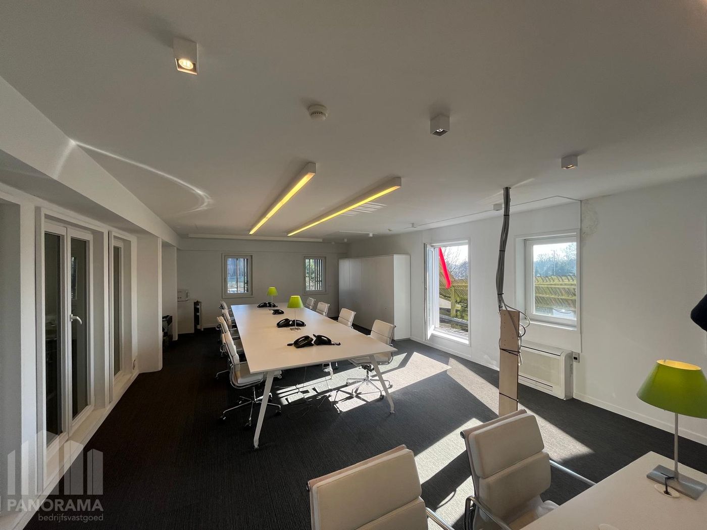 Modern office spaces with terrace and prime location on E40 slip road - photo 4