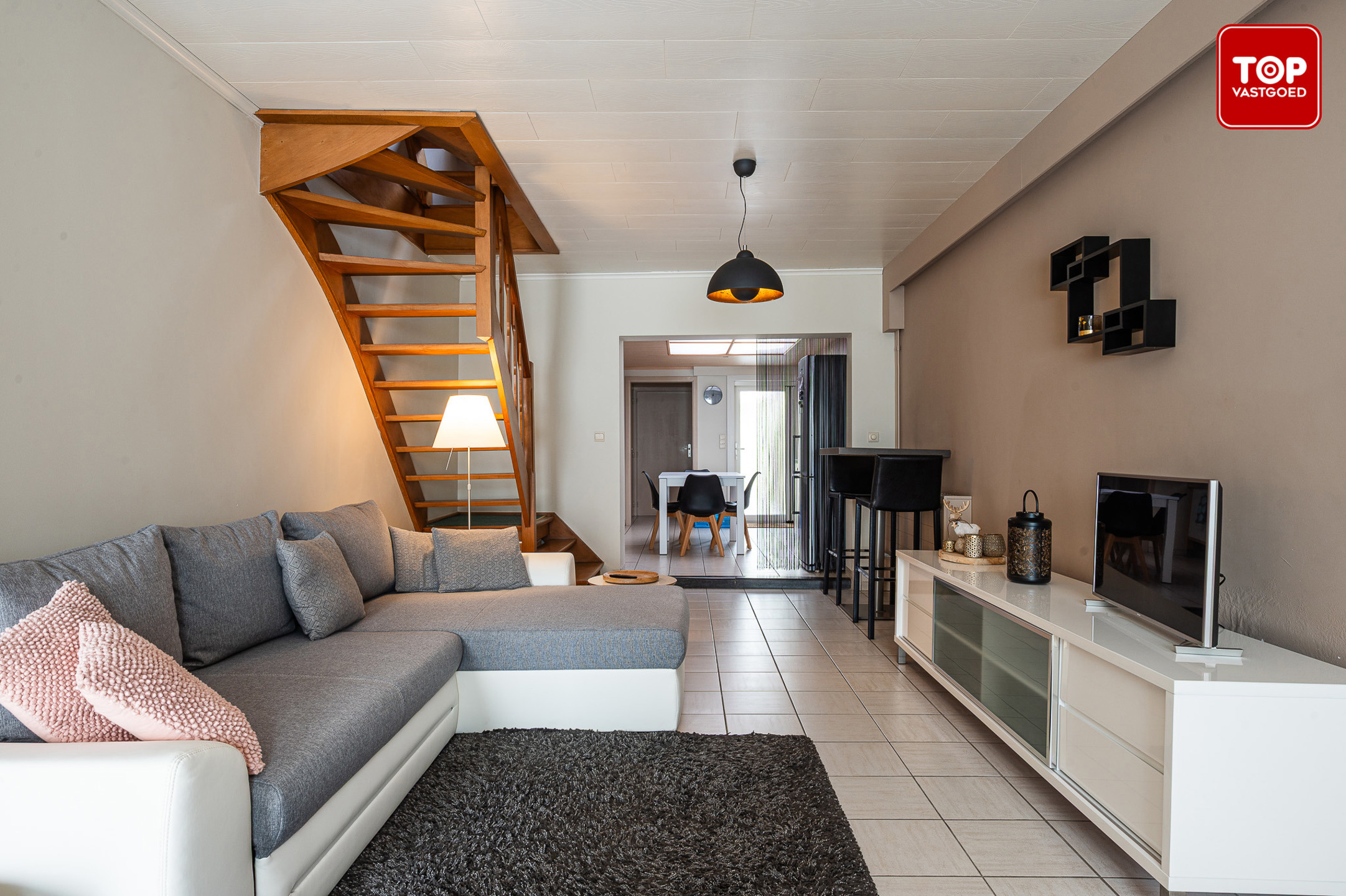 Instapklare woning met 2 slaapkamers en ruime koer in hartje Gentbrugge. - foto 3