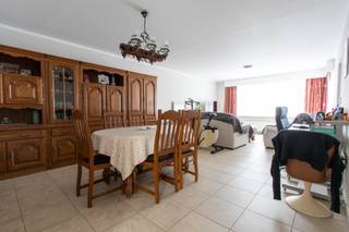 Rustig gelegen appartement met garagebox.Dit verzorgd appartement is rustig gelegen en bevindt zich op wandelafstand van het centrum. Het ligt op de...